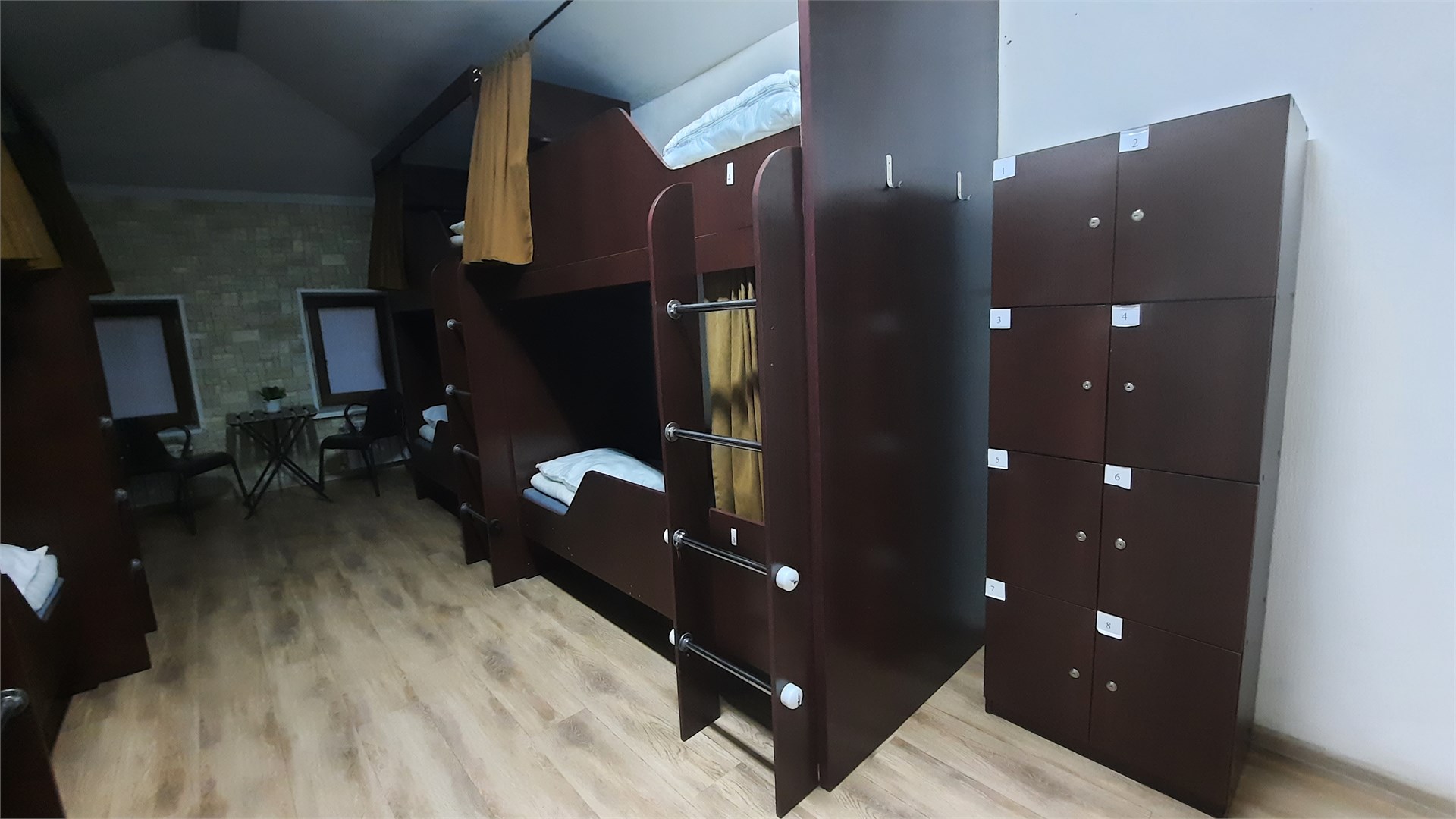 Место 8-местный (2 этаж, №6)