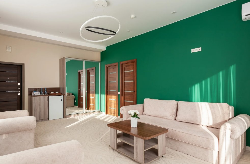 Люкс 3-местный 2-комнатный (с балконом)