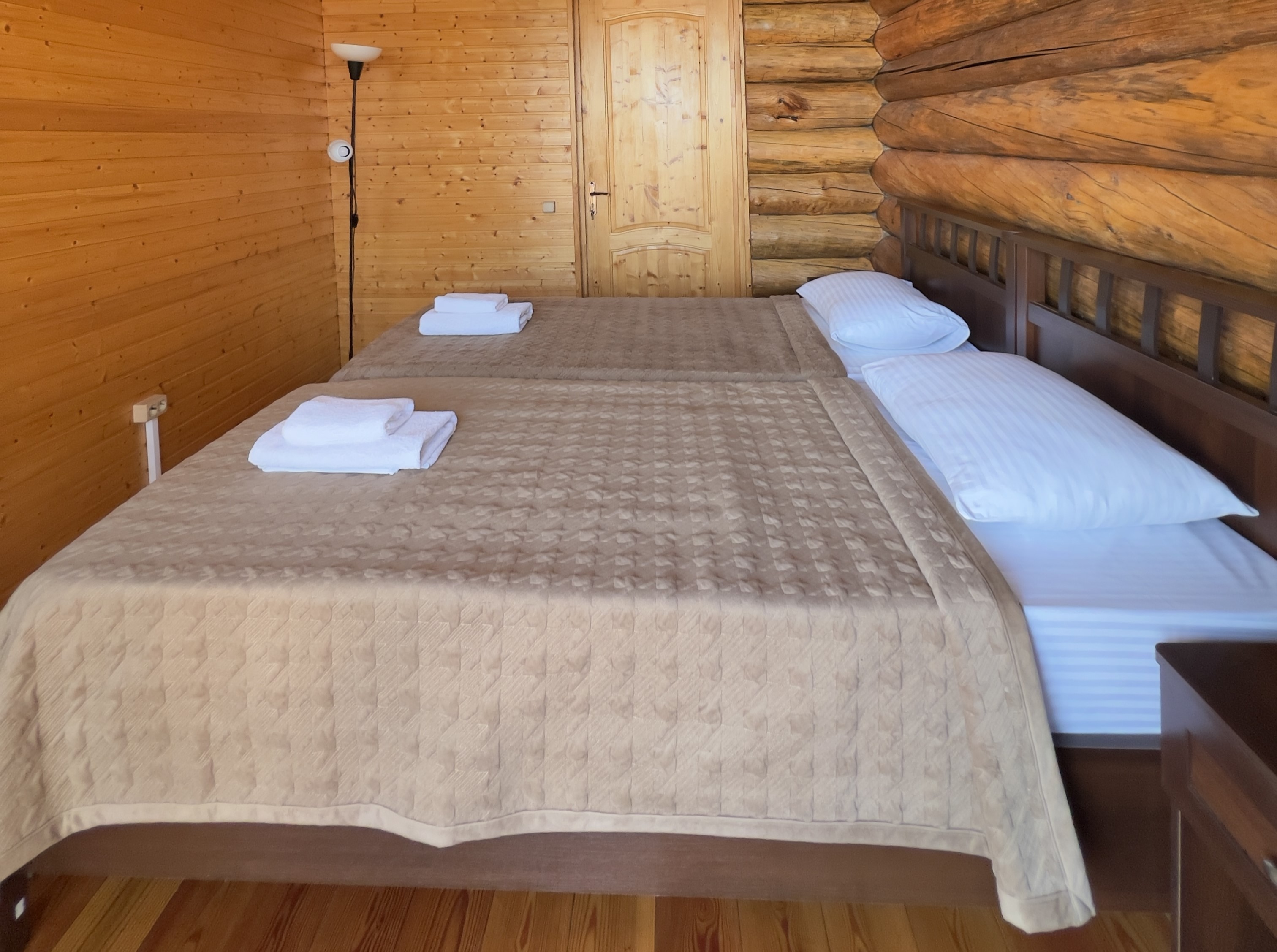 Люкс 4-местный 3-комнатный (2-этажный)