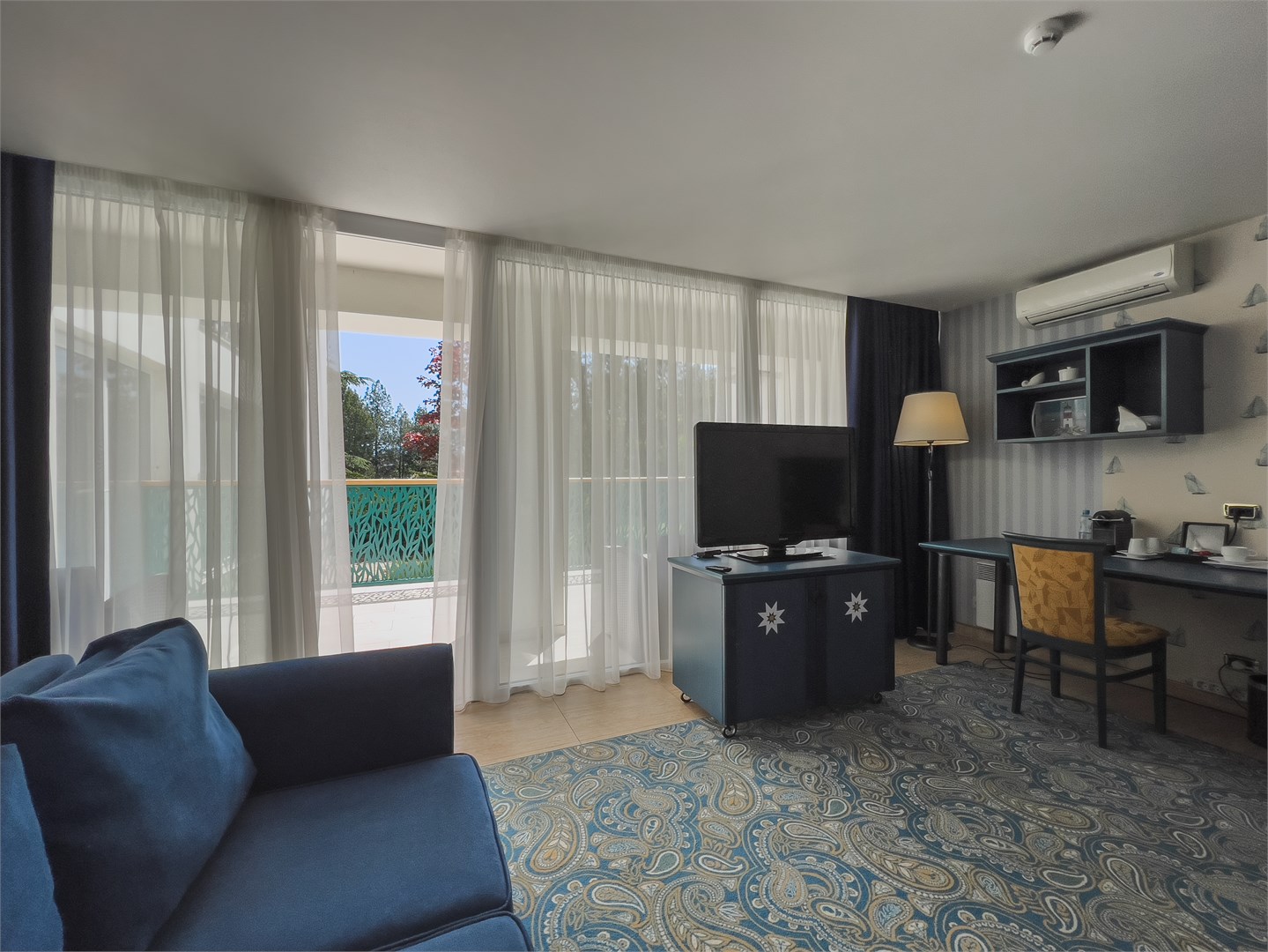 Сюит 4-местный 2-комнатный (премиум)