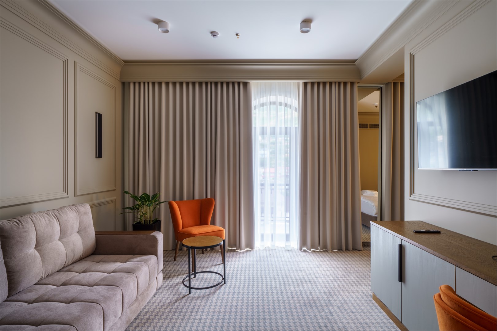 Люкс 2-местный 2-комнатный (с балконом)