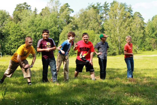 Тревел лагерь. Лагеря активного отдыха. Детские лагеря. Лагерь отдыха для подростков. Детский спортивный лагерь.