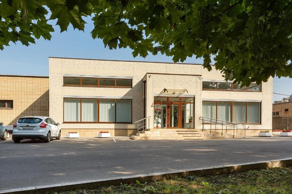 Вход
