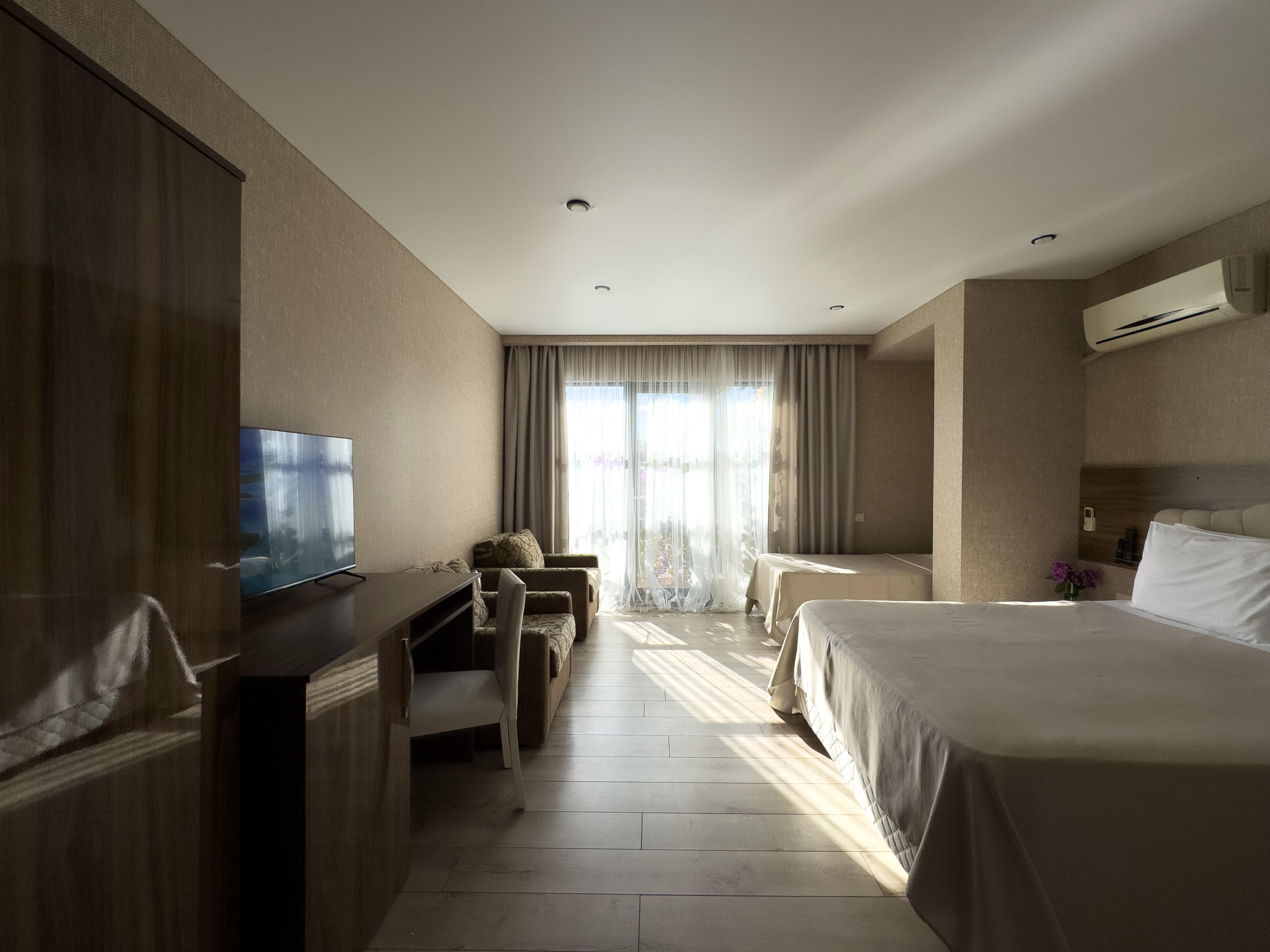 Супериор Плюс 3-местный 1-комнатный (с балконом)