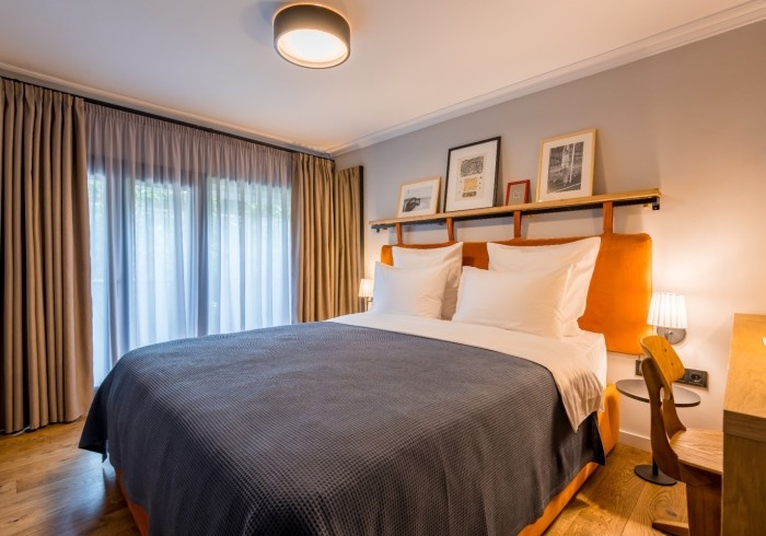 Zorba & Bond Boutique Hotel