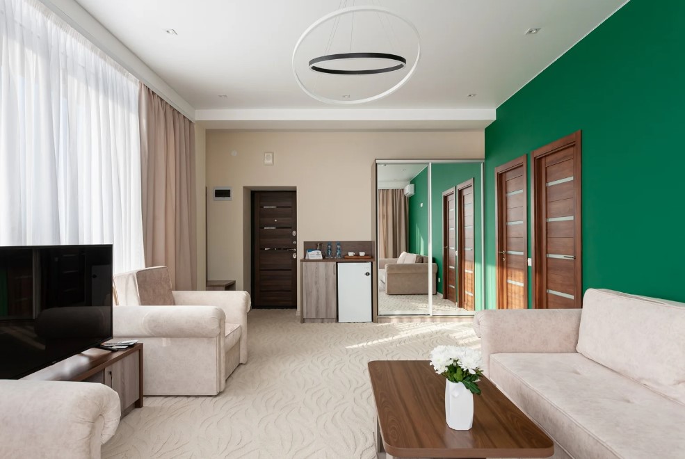 Люкс 3-местный 2-комнатный (с балконом)