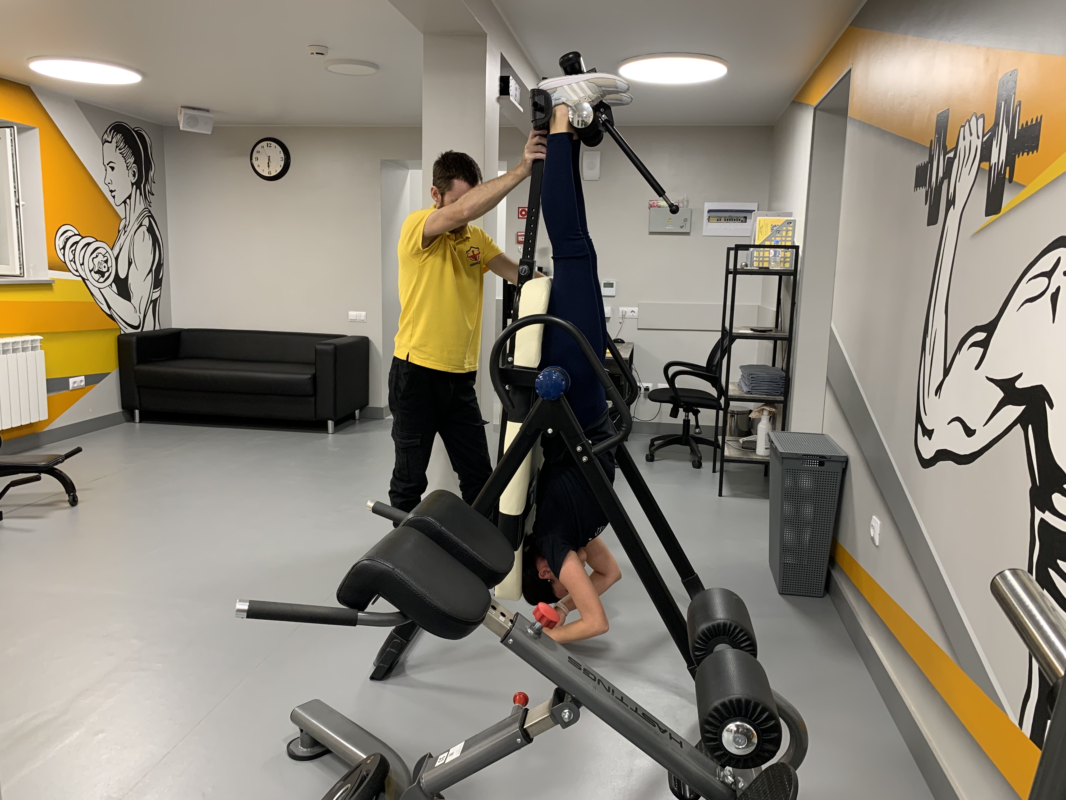 Занятие с тренером кинезио-терапия