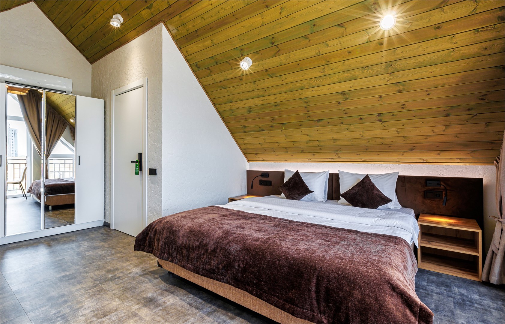 Полулюкс 2-местный 1-комнатный (с видом на гору Машук)