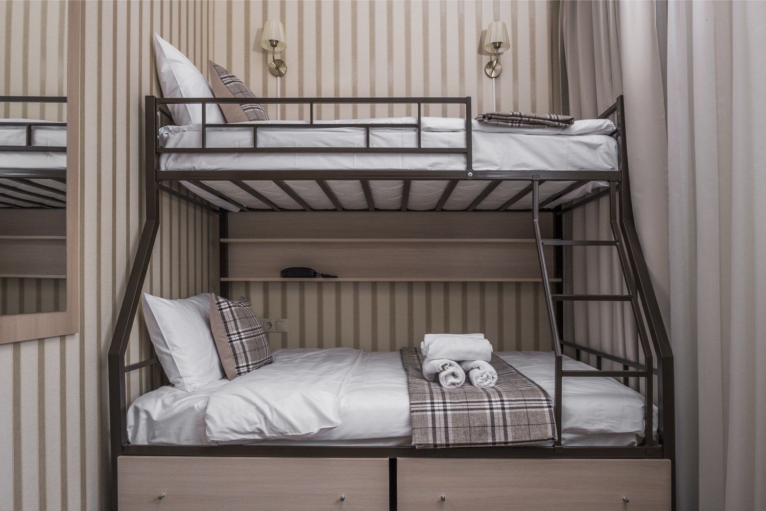 Фотография Эконом 2-местный (двухярусная кровать)