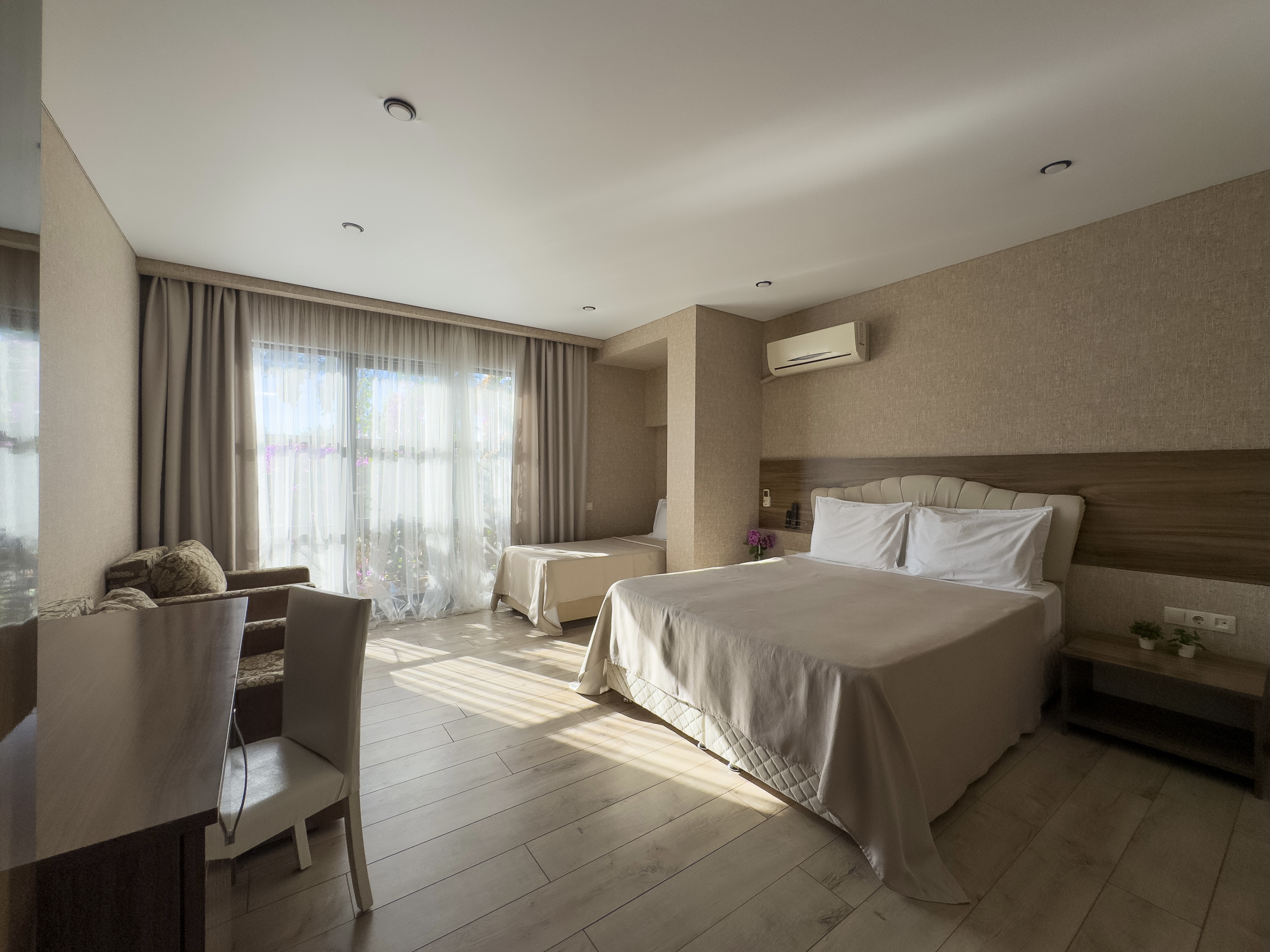 Супериор Плюс 3-местный 1-комнатный (с балконом)