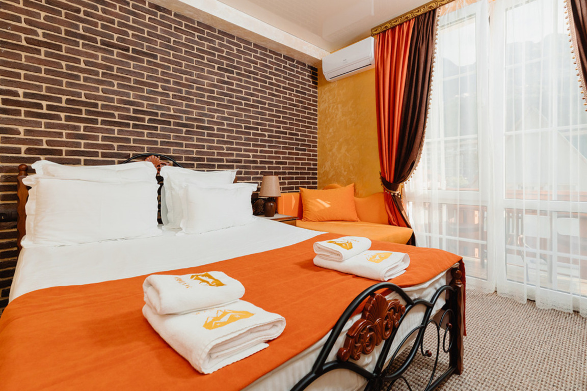 Улучшенный 2-местный 1-комнатный (с балконом)