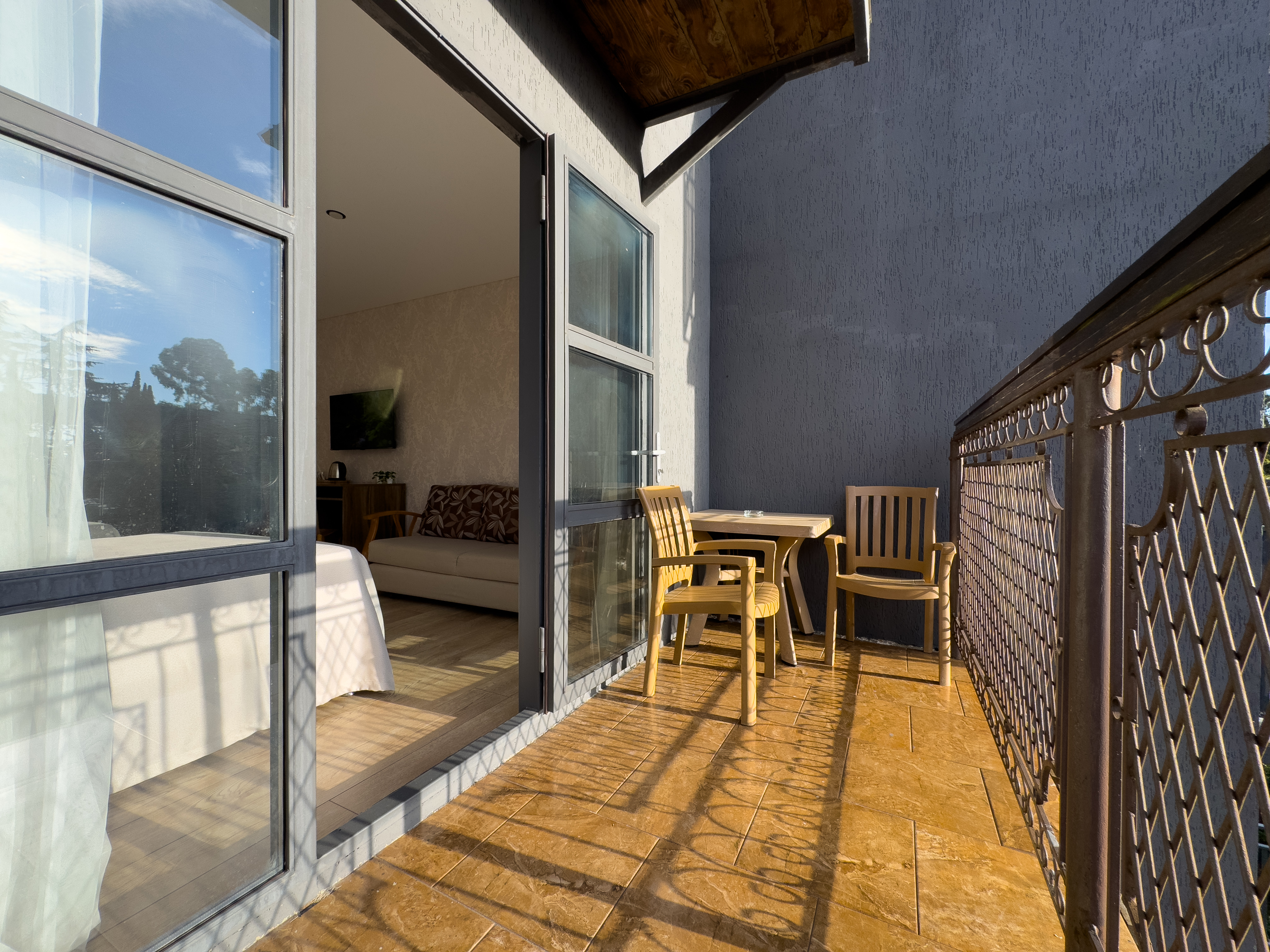 Сюит 4-местный 1-комнатный (с балконом)