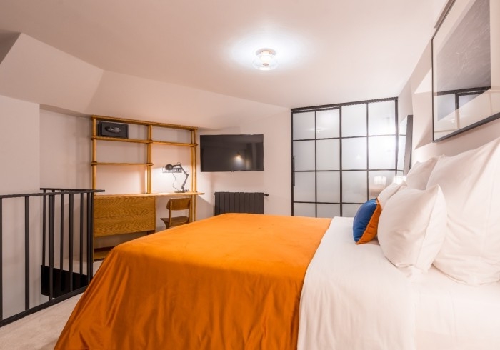 Zorba & Bond Boutique Hotel