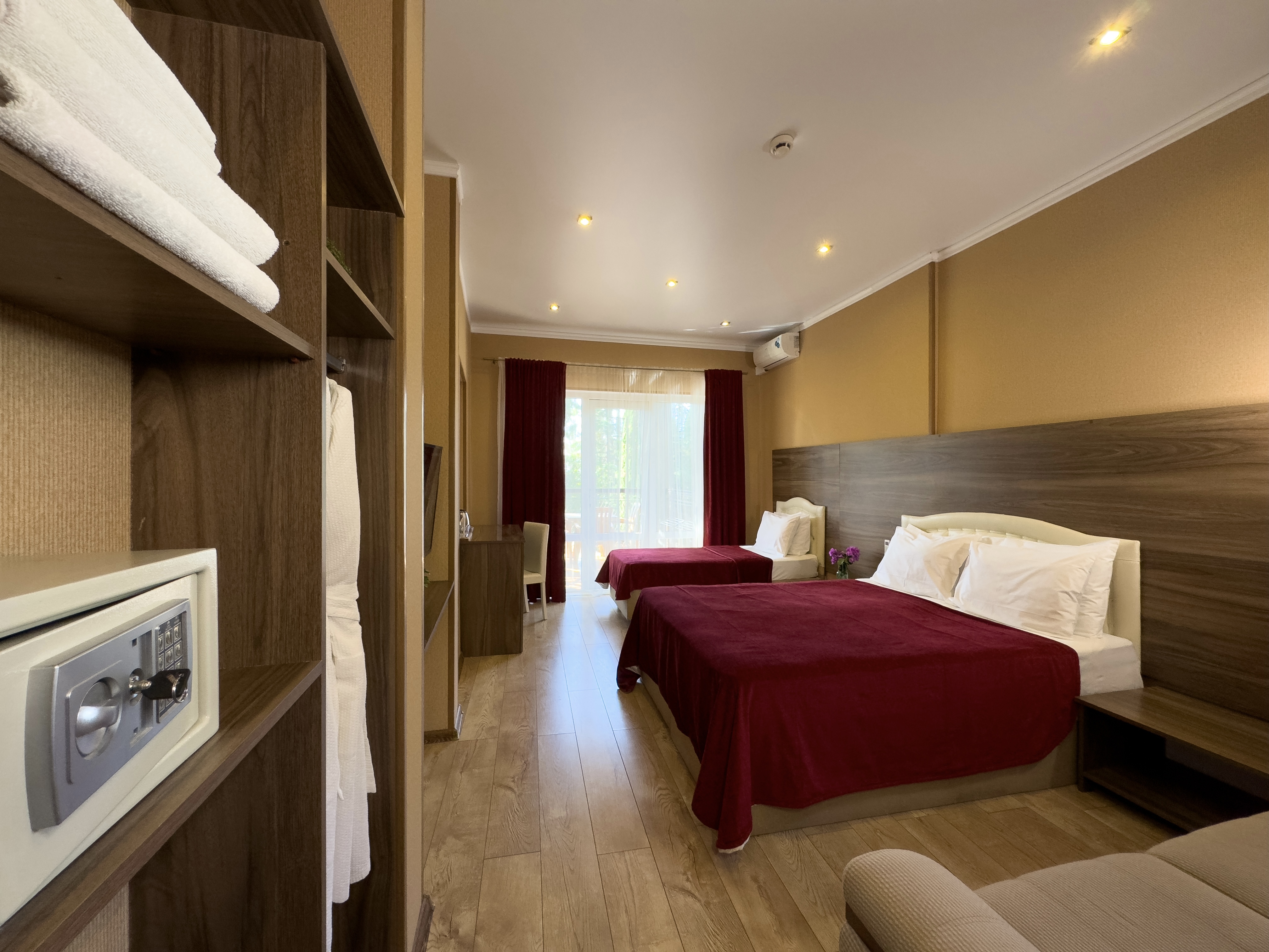 Супериор 3-местный 1-комнатный (с балконом)