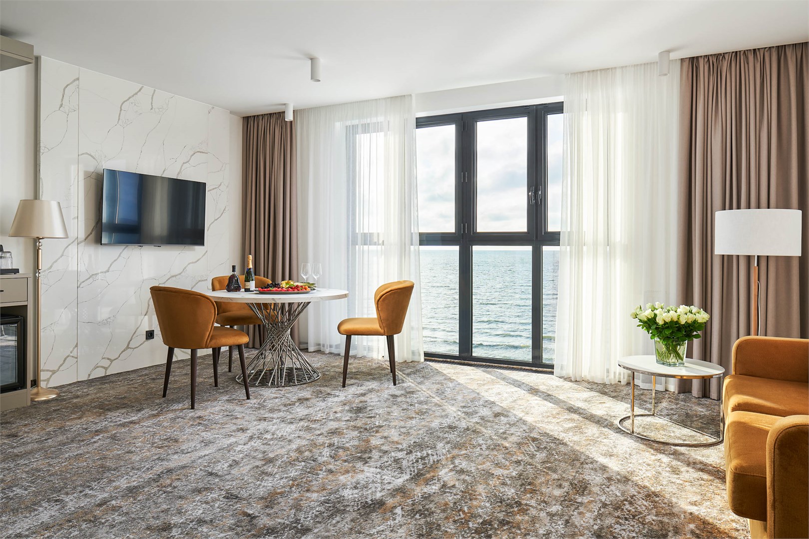 Люкс 2-местный 2-комнатный (с панорамой)