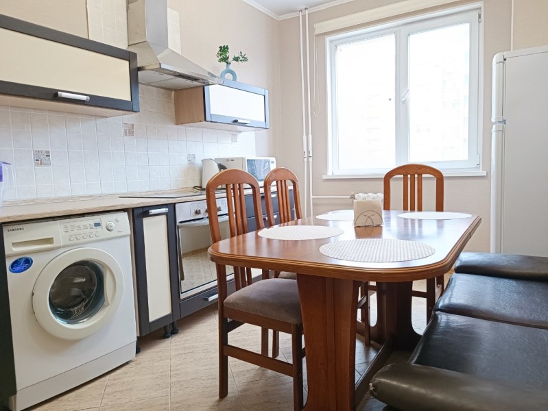EasyRent Революционная,7