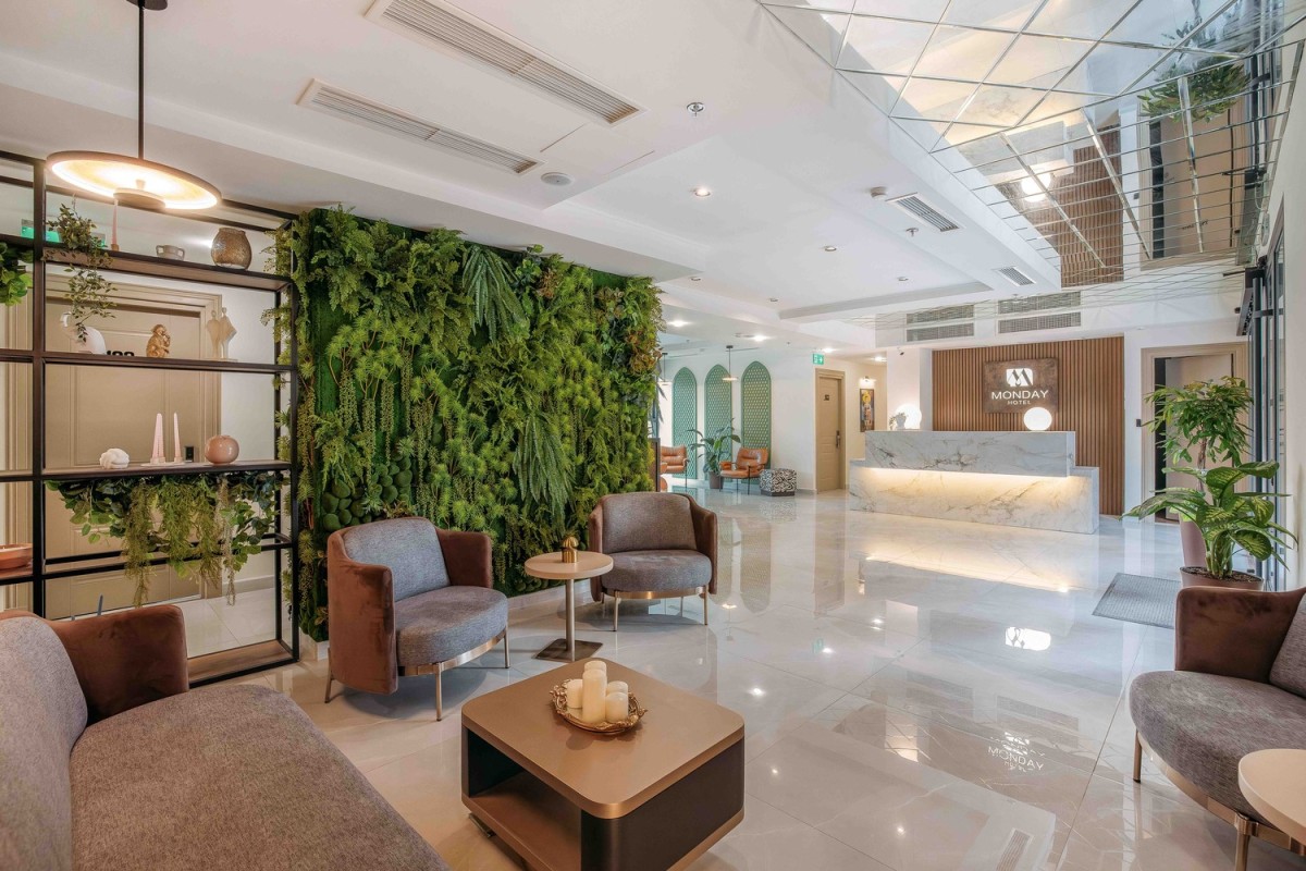 Monday Hotel