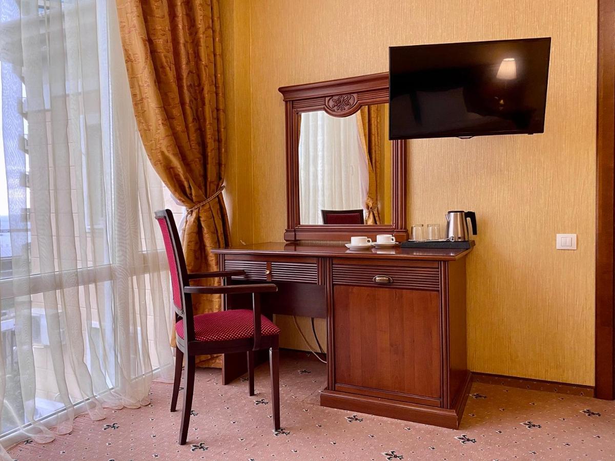 Делюкс 3-местный 2-комнатный (вид на море)