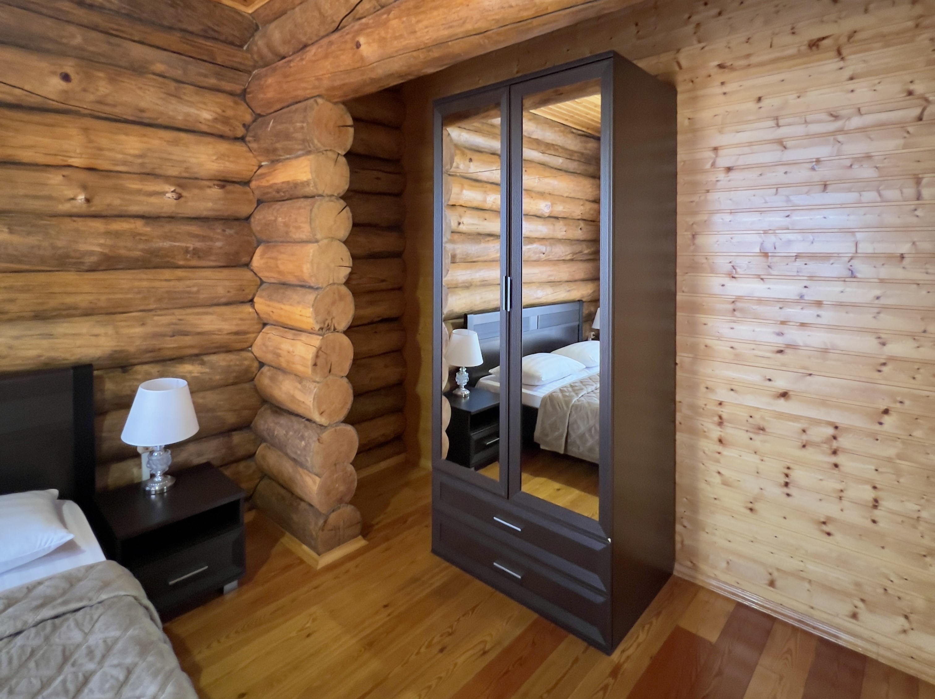 Люкс 4-местный 3-комнатный (2-этажный)