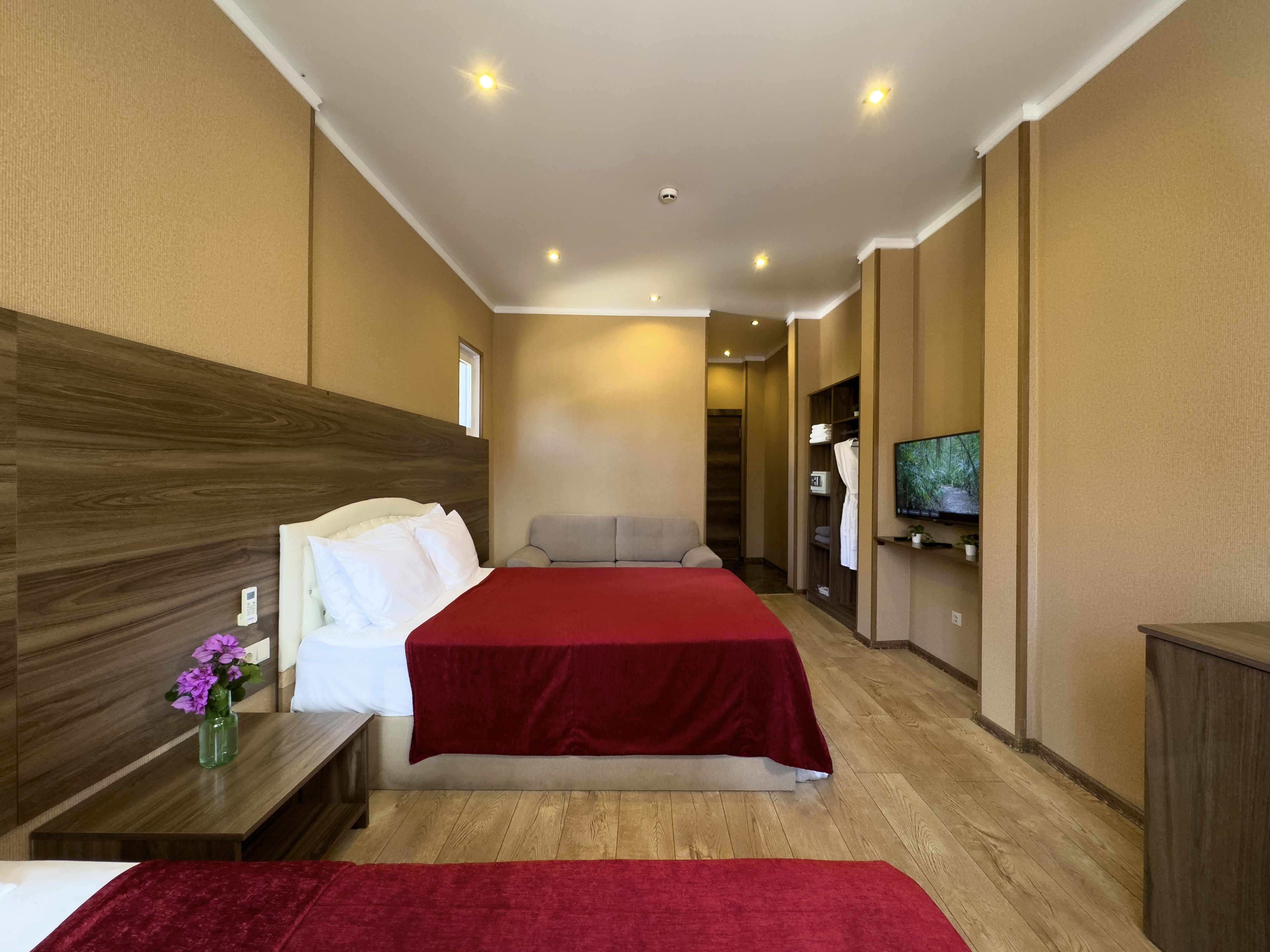 Супериор 3-местный 1-комнатный (с балконом)