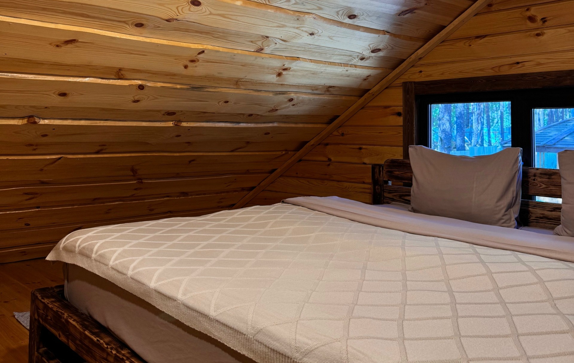 Дом 4-местный 2-комнатный (с баней и банным чаном)