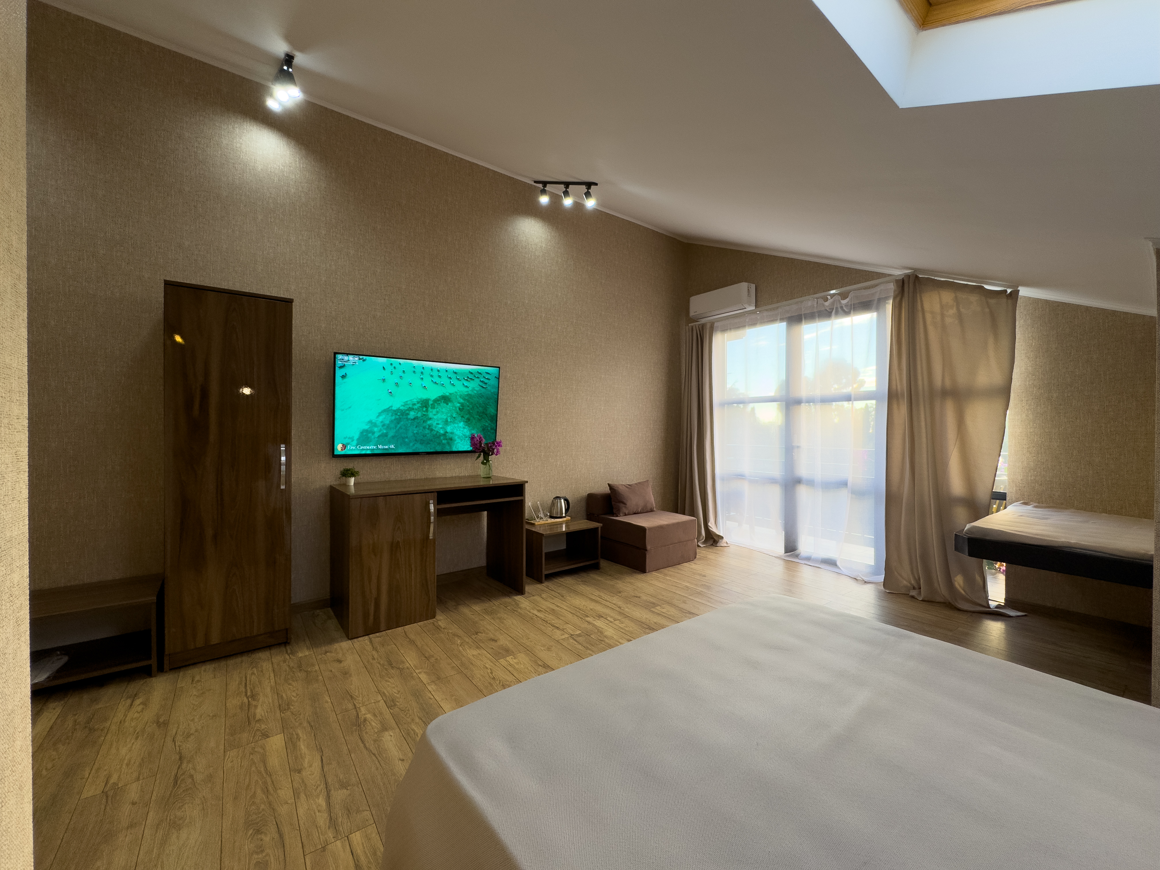 Супериор Плюс 3-местный 1-комнатный (с балконом)