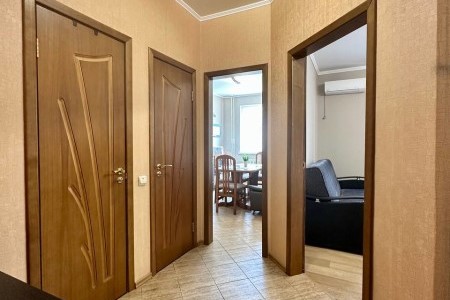 EasyRent Революционная,7
