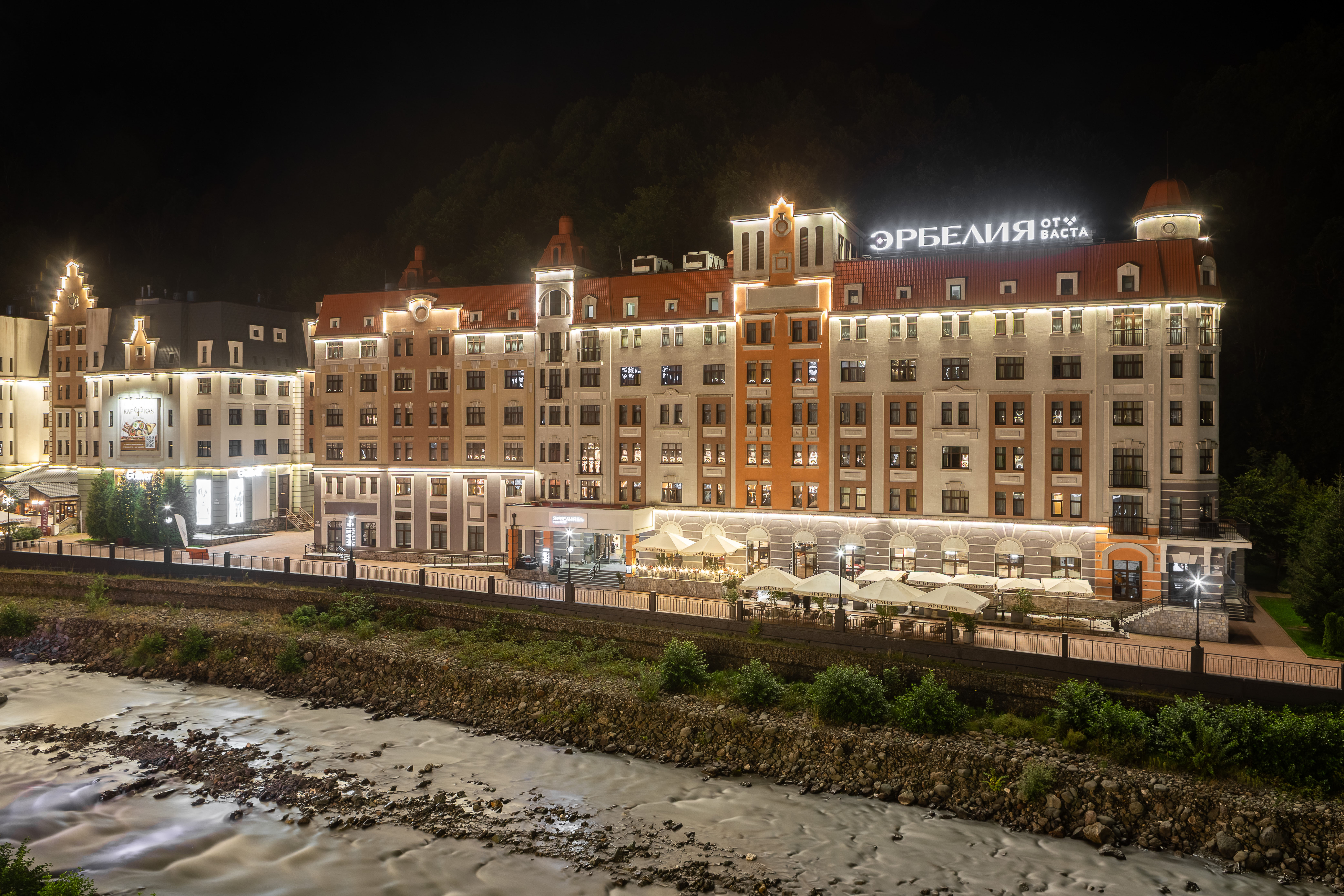 Внешний вид ночью