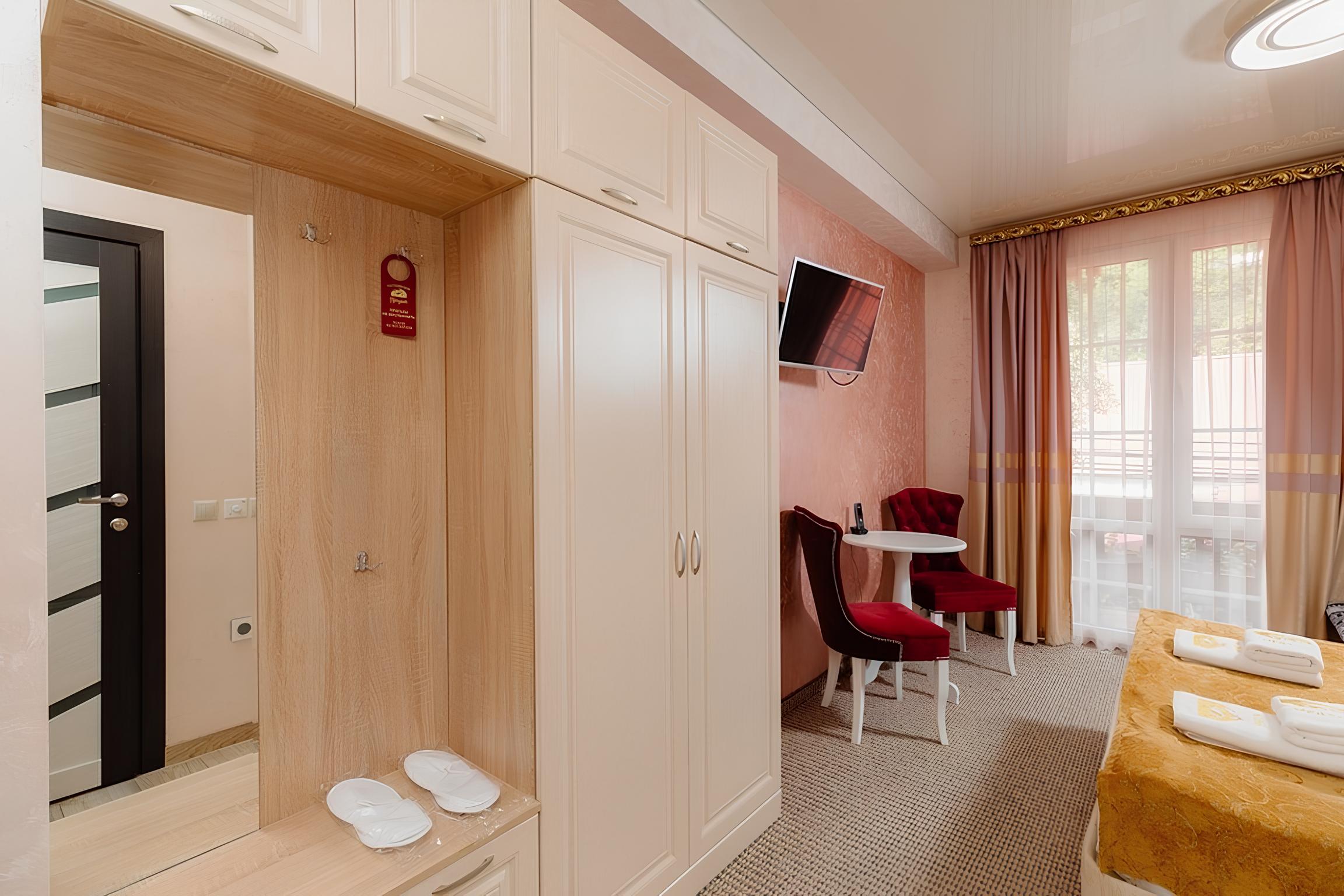 Улучшенный 2-местный 1-комнатный (с балконом)