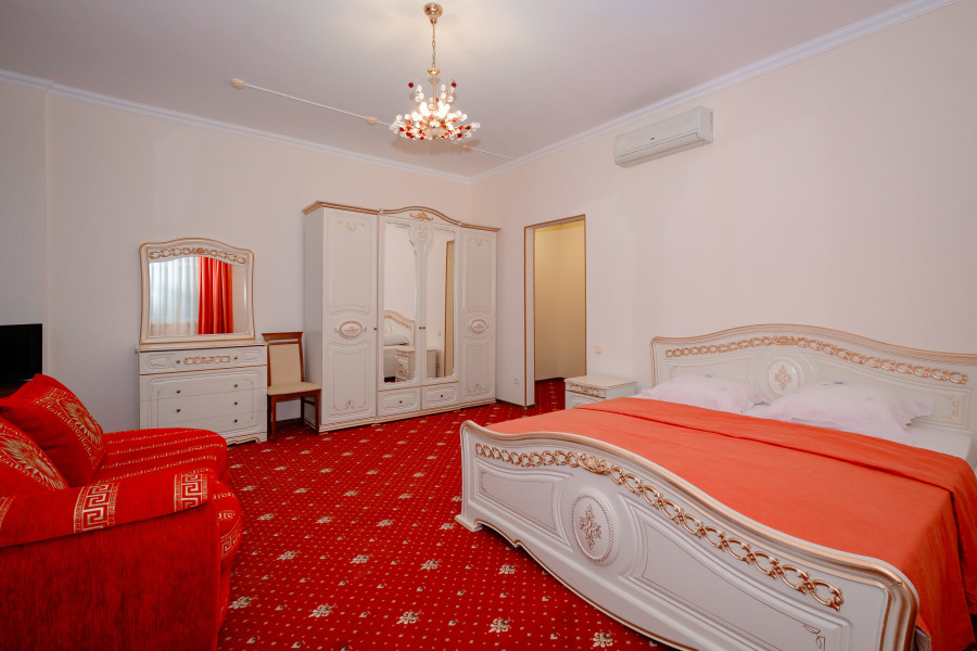 Кипарис (Ольгинка)