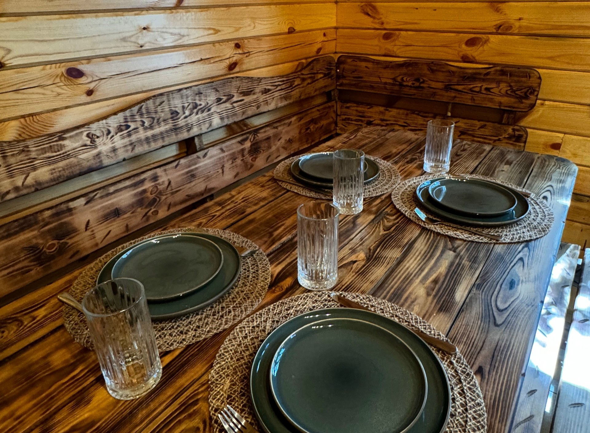 Дом 4-местный 2-комнатный (с баней и банным чаном)