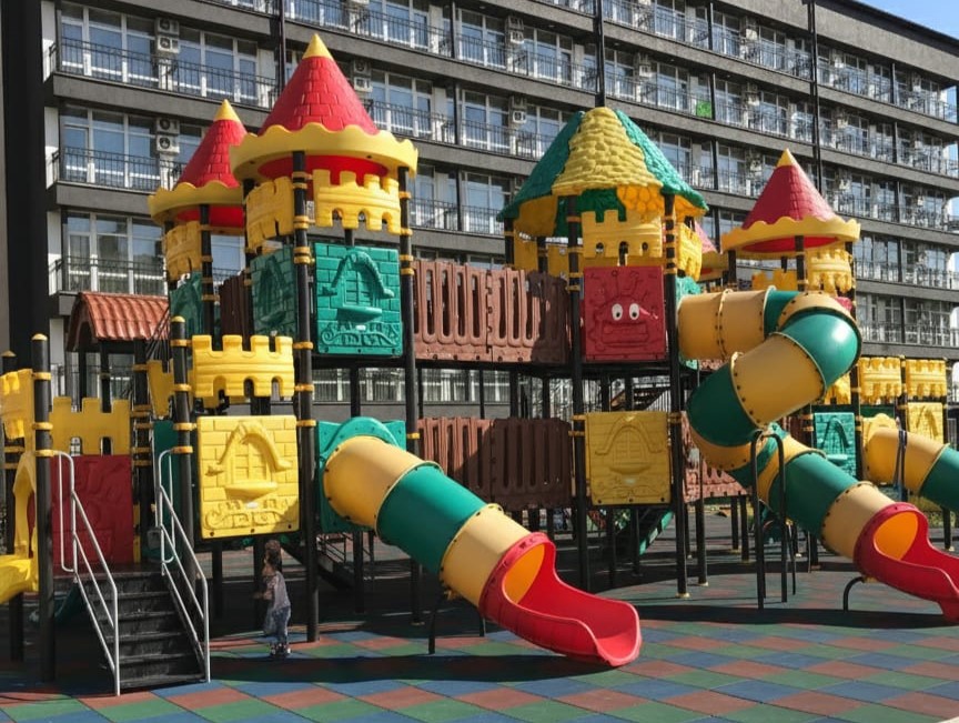 Детская площадка (территория корпуса № 2)