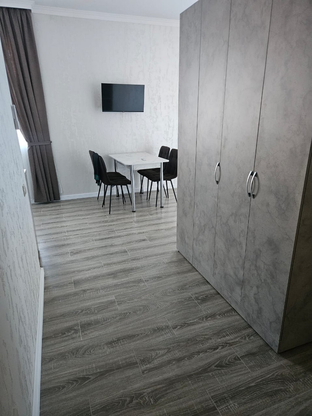 Апартаменты 4-местный 1-комнатный (с видом на город)