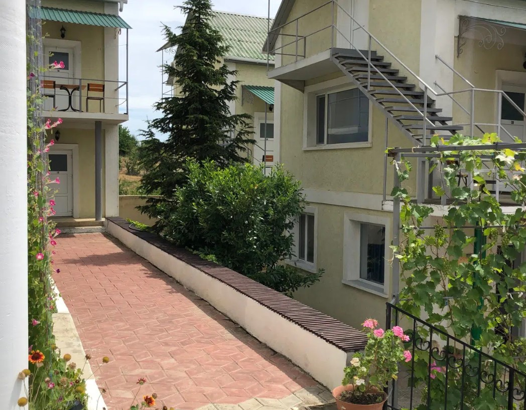 1000 Звезд меблированные комнаты — Морское, село