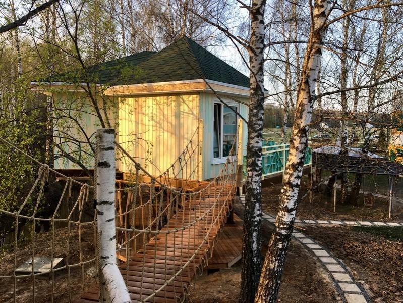 4-местный на дереве