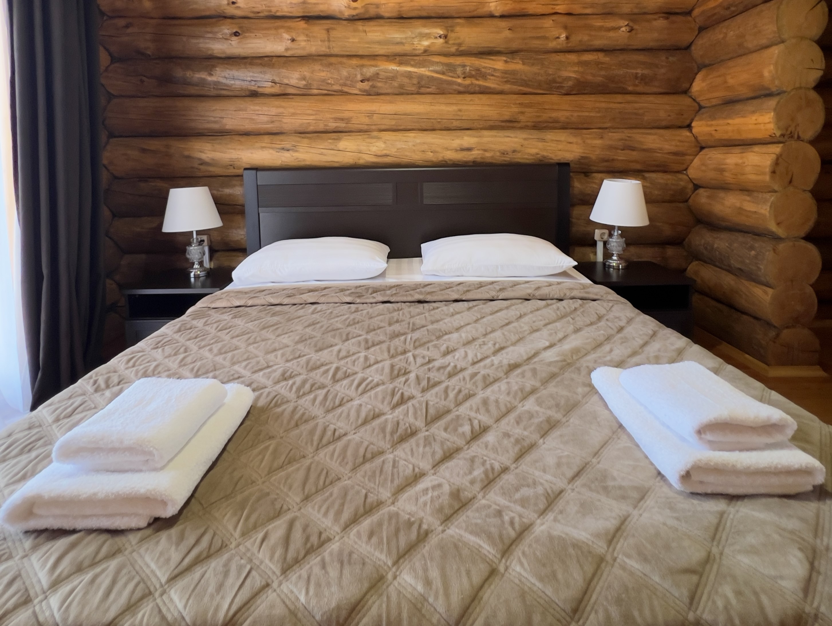 Люкс 4-местный 3-комнатный (2-этажный)