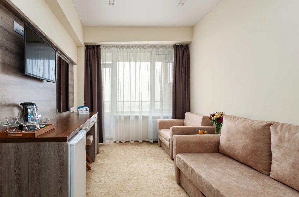 Люкс 3-местный 2-комнатный (с балконом)