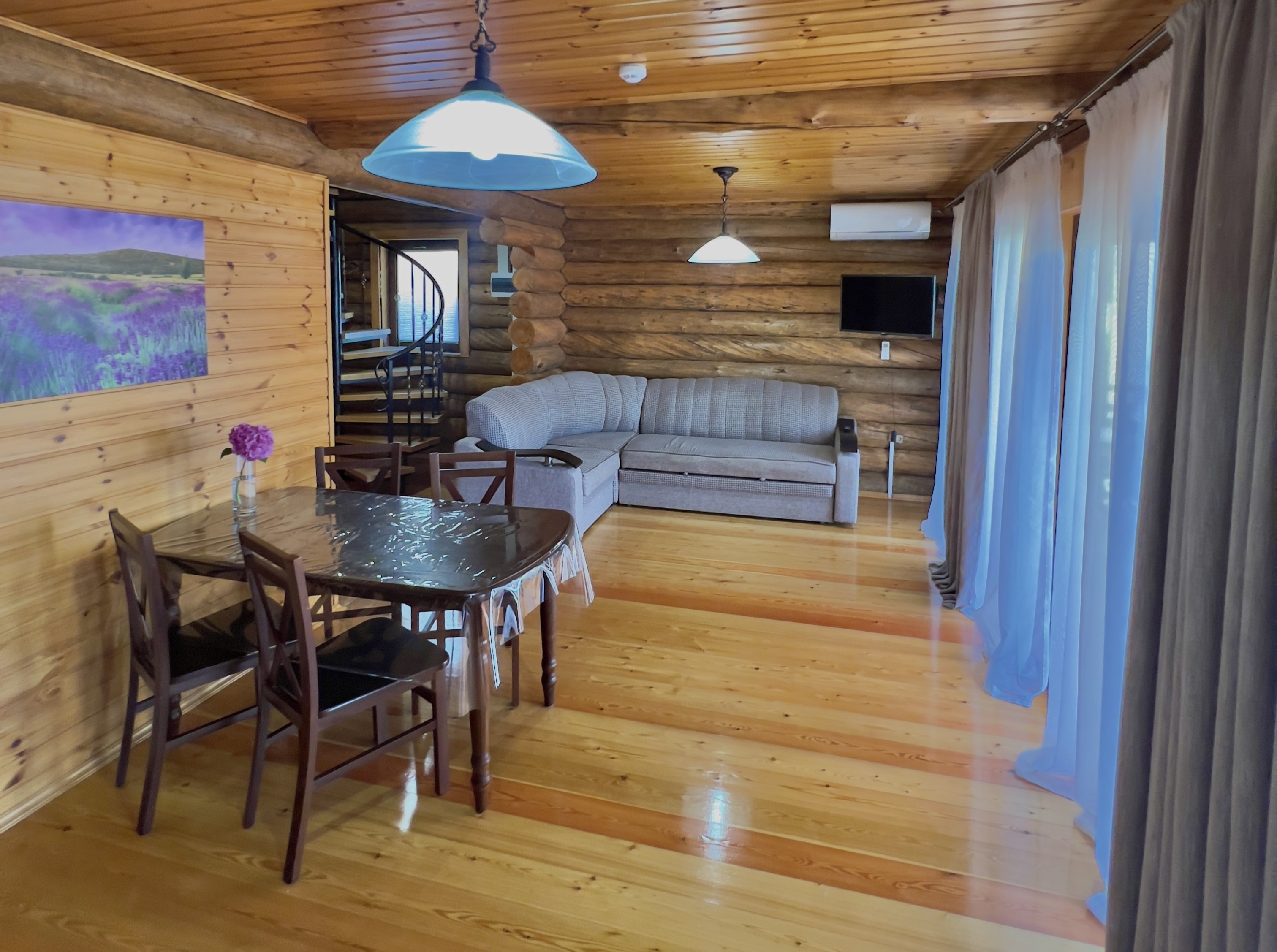 Люкс 4-местный 3-комнатный (2-этажный)