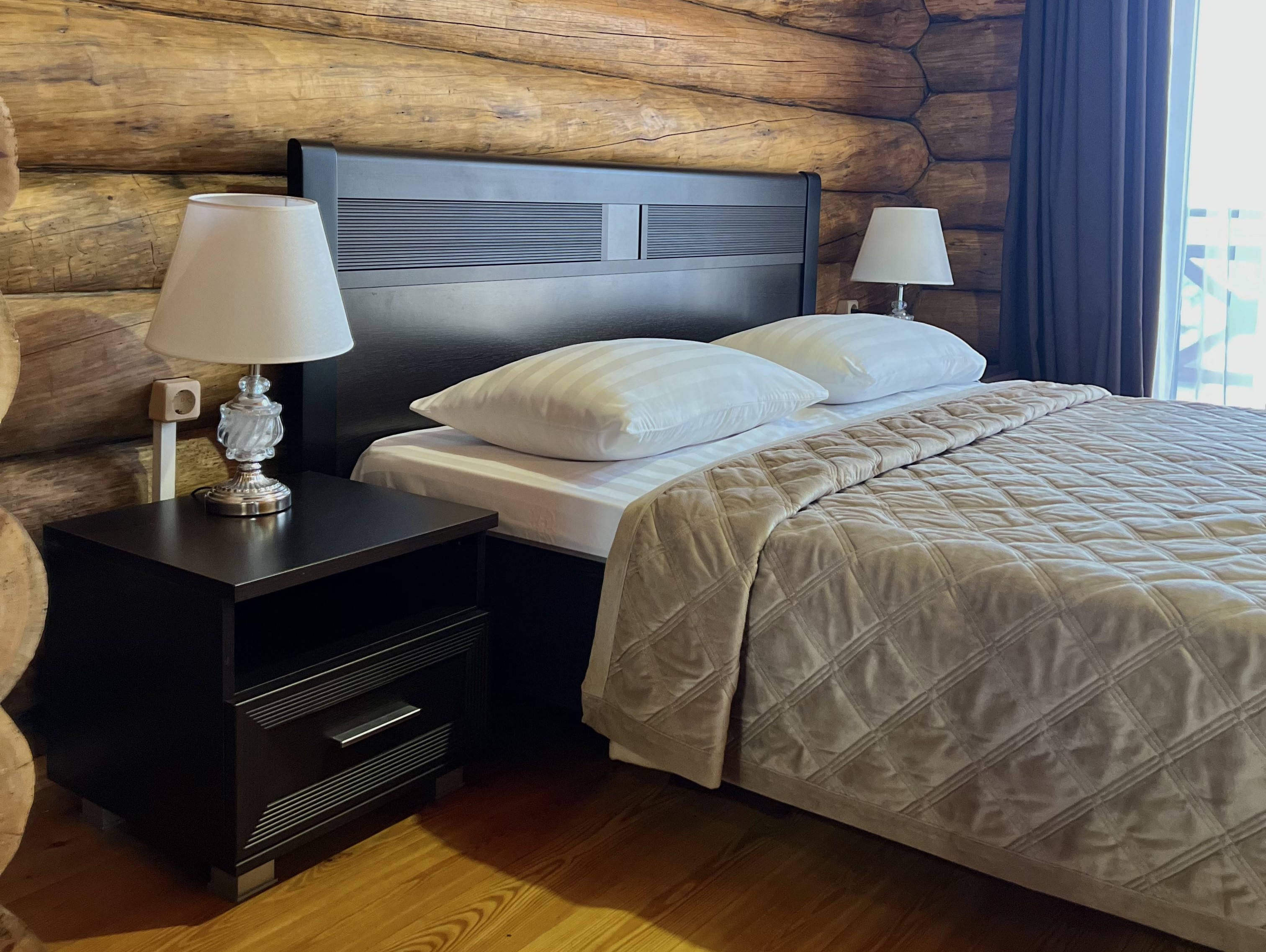 Люкс 4-местный 3-комнатный (2-этажный)