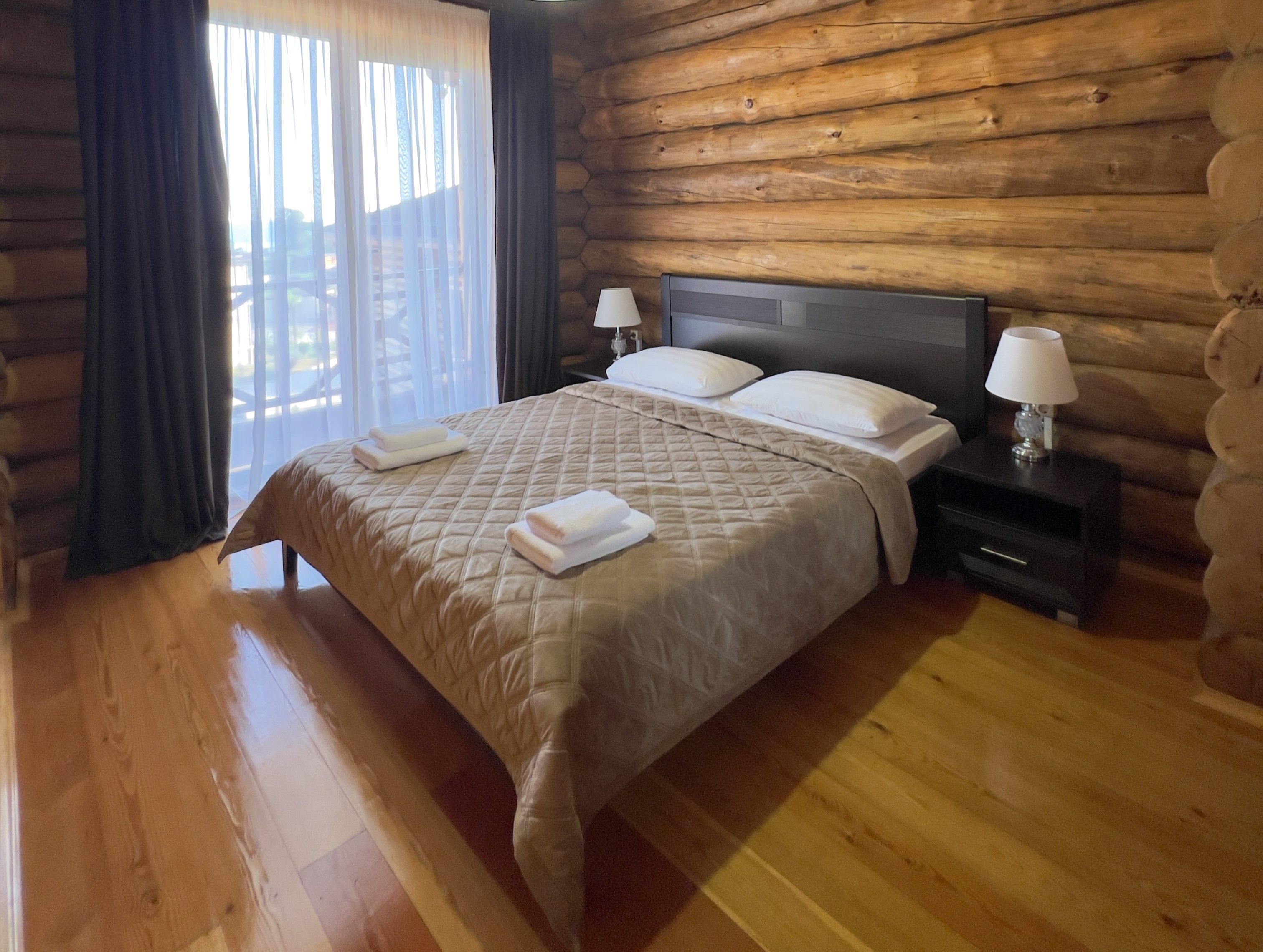 Люкс 4-местный 3-комнатный (2-этажный)