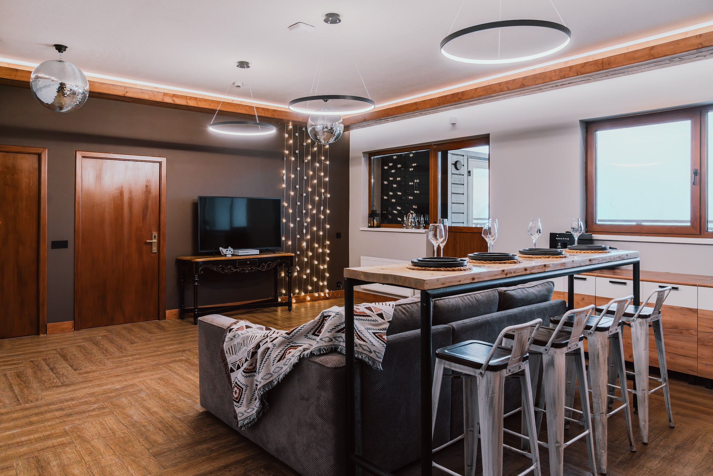 Апартаменты 8-местный 3-комнатный (с джакузи на террасе и видом на горы)