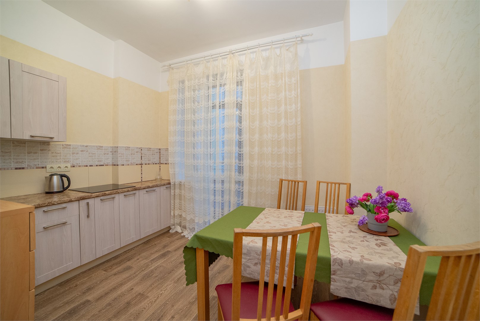 BeGuest на Щорса 53