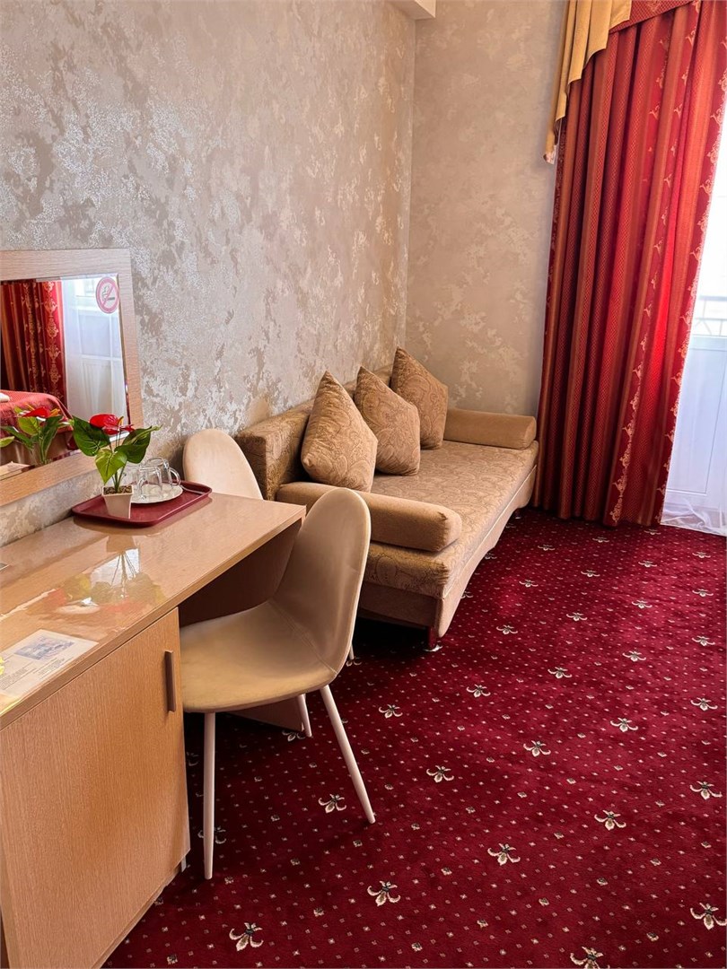 Джуниор Сьют 4-местный (с балконом и видом на море)