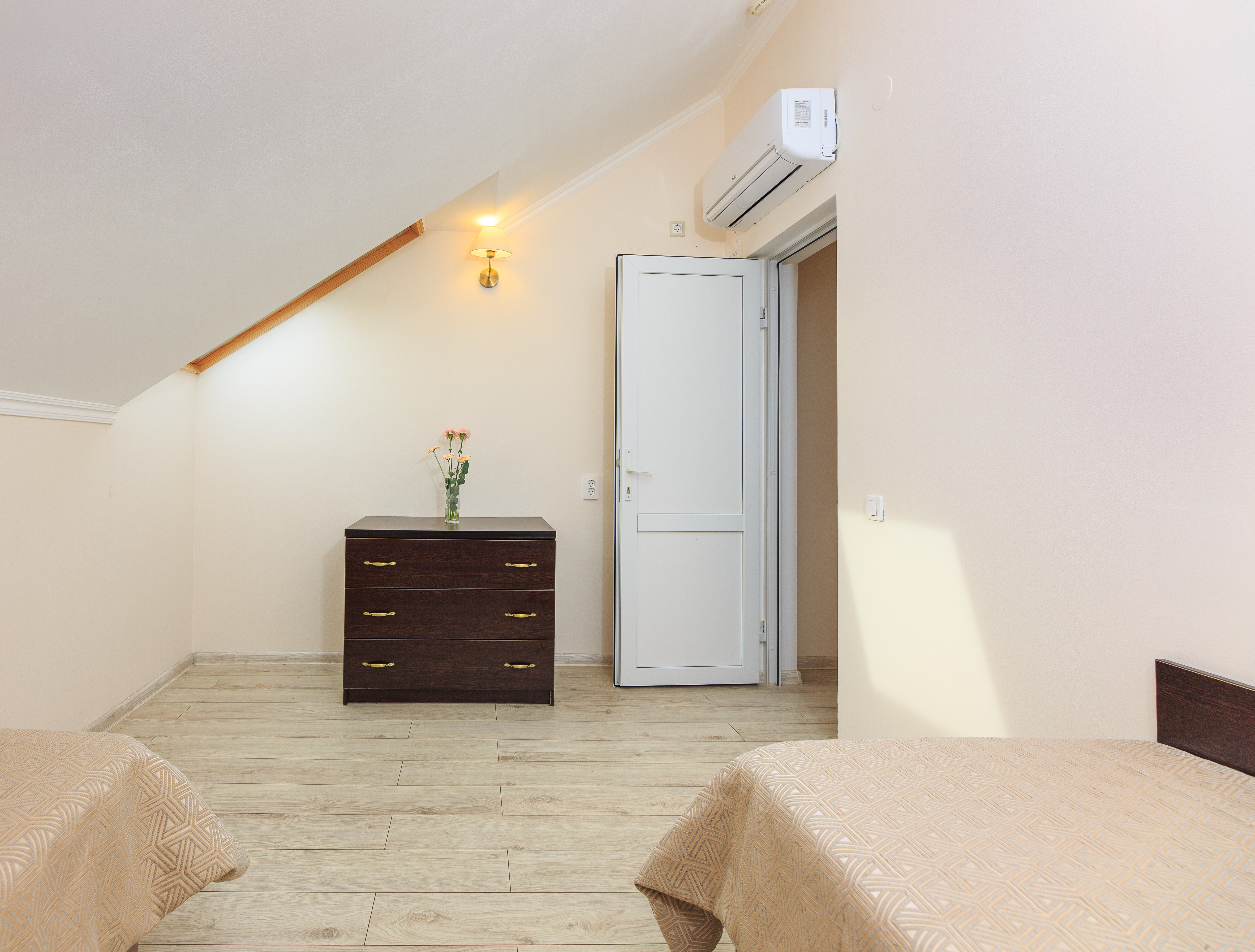 Апартаменты 4-местный 3-комнатный 2-уровневый