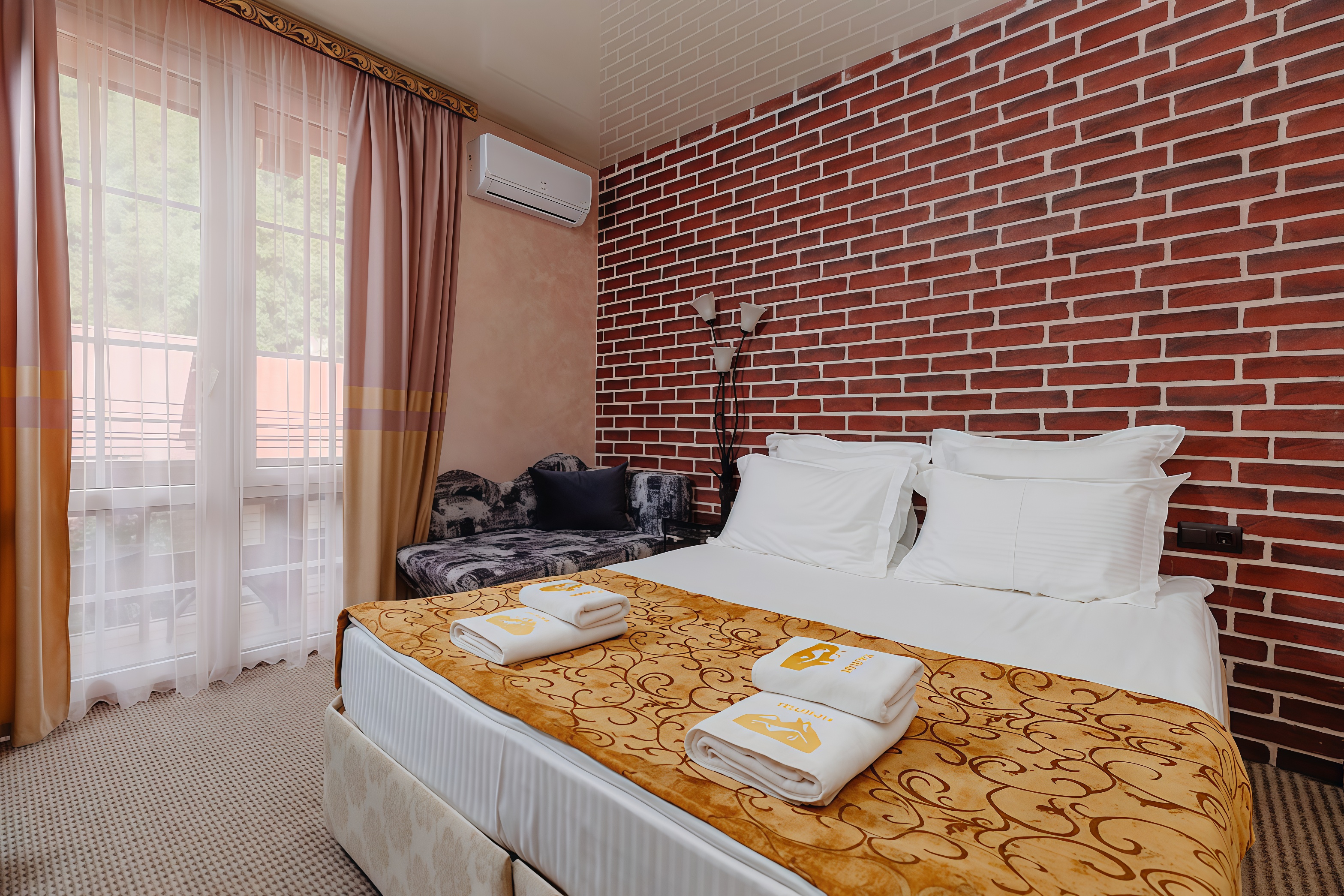 Улучшенный 2-местный 1-комнатный (с балконом)