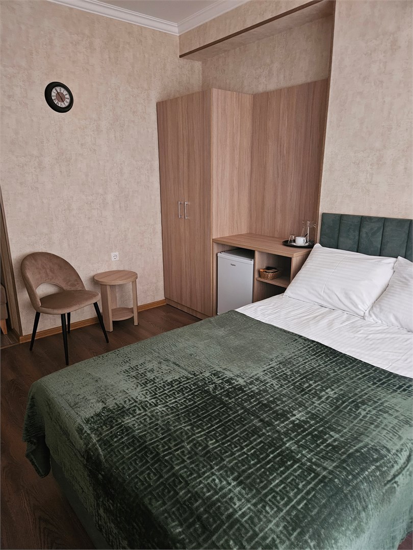 Комфорт 1-местный 1-комнатный (с балконом, 2 этаж)