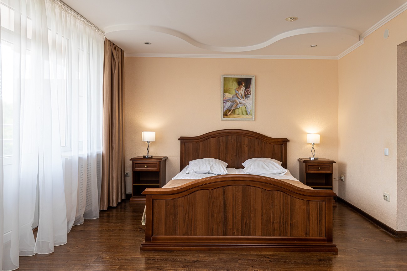 Фотография Люкс 2-местный 3-комнатный Люкс в корп.1 (Л2м3к1)