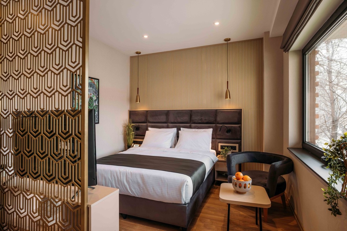 Monday Hotel