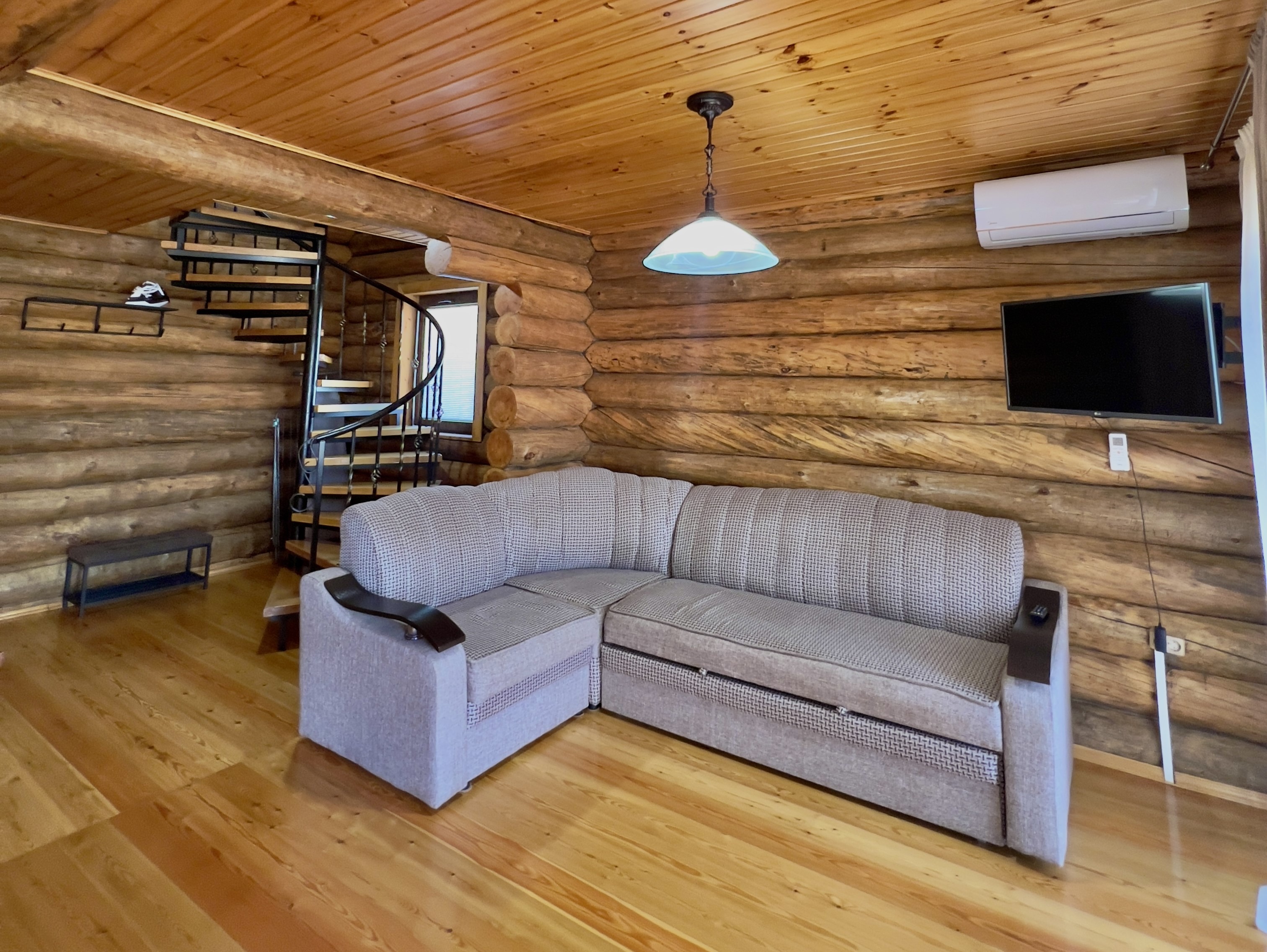 Люкс 4-местный 3-комнатный (2-этажный)