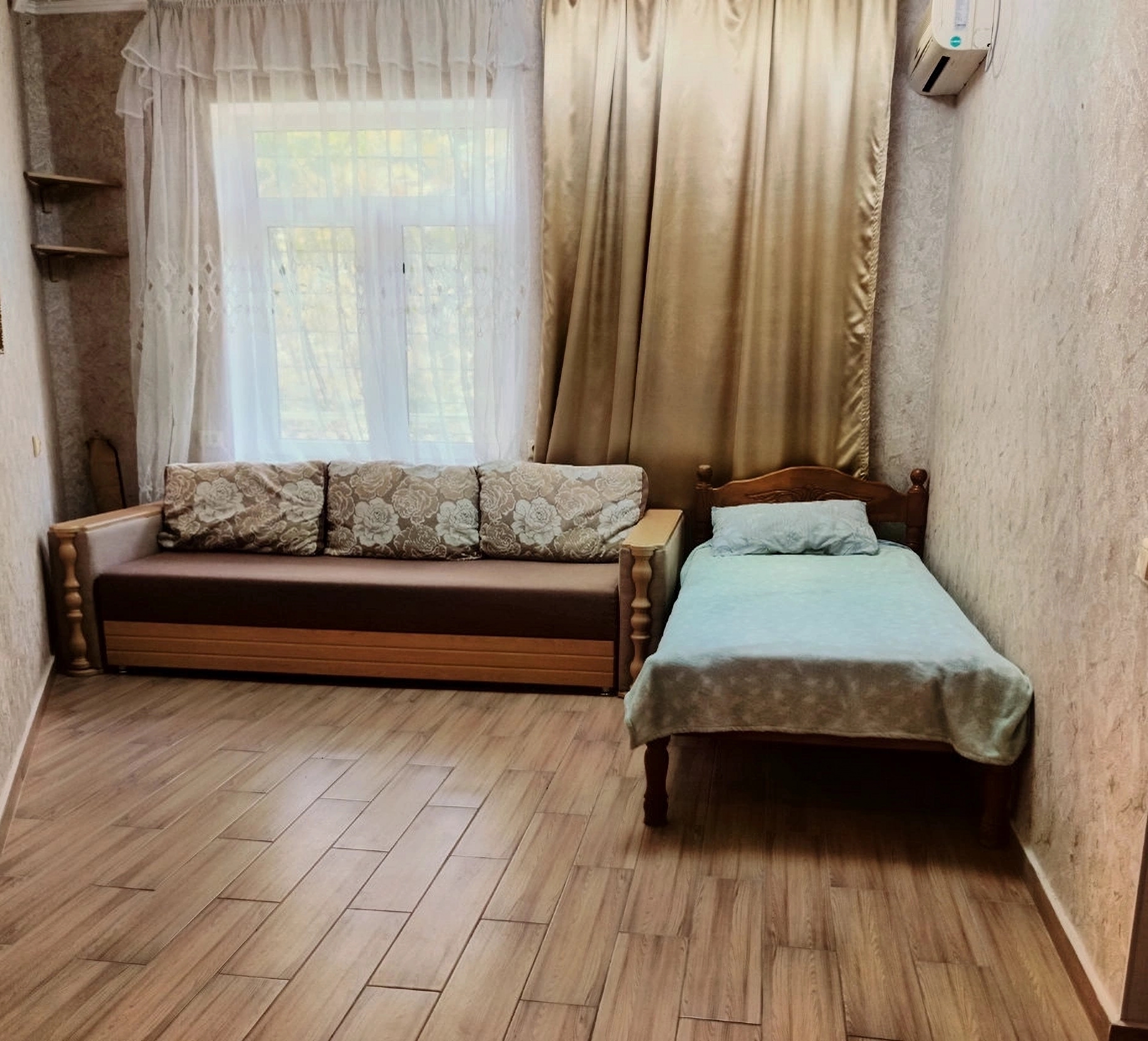 Апартаменты 4-местный 2-комнатный (с балконом)